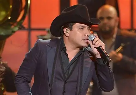 Concierto gratuito Julión Álvarez Puebla 2025 en Paseo Bravo con miles de asistentes y ambiente patrio
